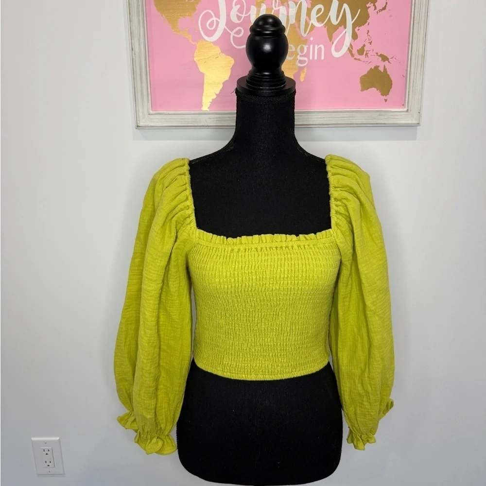 Lulu’s Crop Green Bubble Sleeve Top